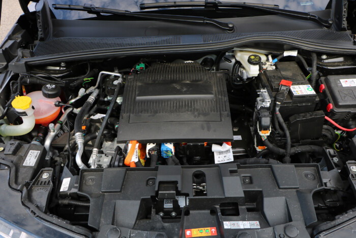 Villannyal hajtott néma élvezet olasz módra 16