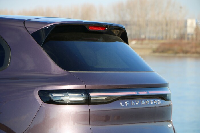 Ütőképes kínai családszállító érkezett Magyarországra 8 | Vezess Ütőképes kínai családszállító érkezett Magyarországra 8