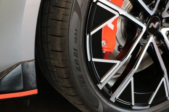 Lenyűgözte a Porsche-fejeseket az ázsiai villanyautó