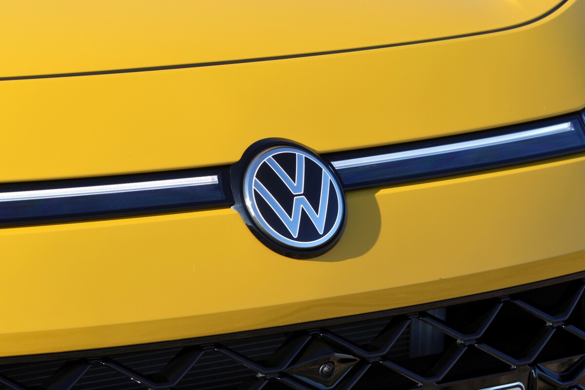 Itt a bejelentés: 35 ezer embert rúgnak ki a VW-től