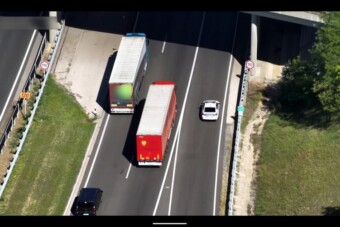 A rendőrök szétcsaptak a kamionosok között az M7-esen