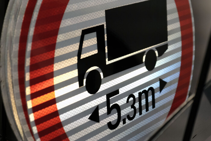 Évek óta szabálytalan lehet egy KRESZ-tábla az M5-bevezetőn 3