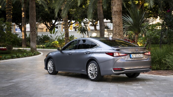 Éjjel-nappal hajtották a japán luxusautót, meglepő, hogy bírta a gyűrődést 1