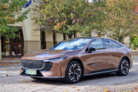Átdolgozta zászlóshajó szedánját a Mazda 1 Átdolgozta zászlóshajó szedánját a Mazda 1
