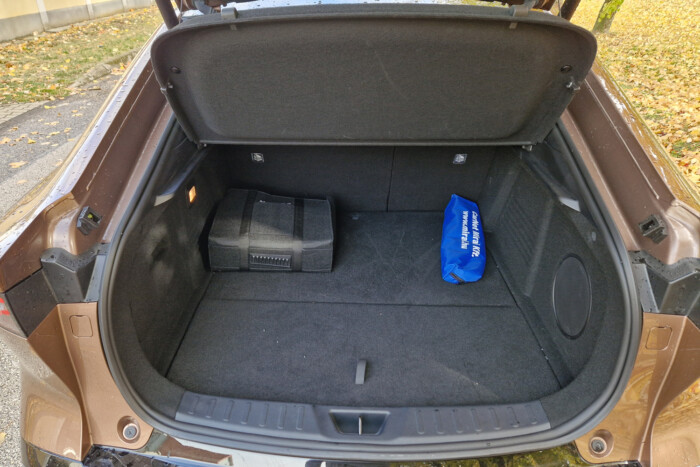 Érkezett valami kínai, Mazda-logóval 13 | Vezess Érkezett valami kínai, Mazda-logóval 13