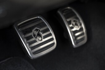 Újra benzinmotoros lehet a villamosított sportautó