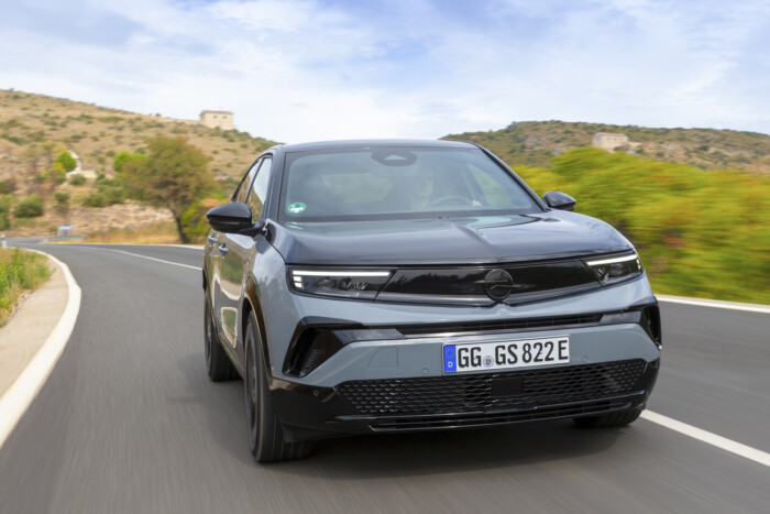 Villanyhajtással hoz élményautót az Opel 20