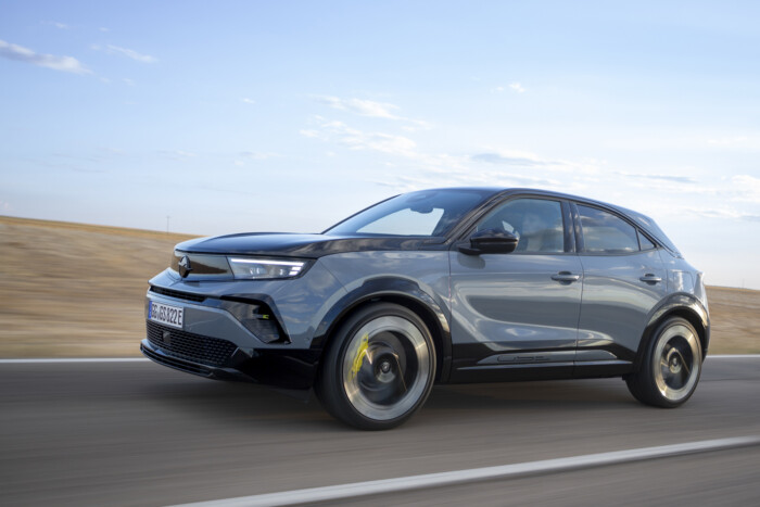 Villanyhajtással hoz élményautót az Opel 18