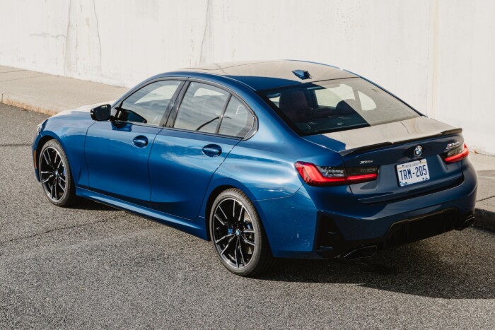 Elődei színébe öltözik ez a különleges BMW 7