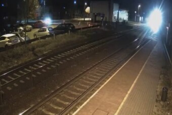 Minden felelőtlen autósnak üzen a magyar mozdonyvezető videója