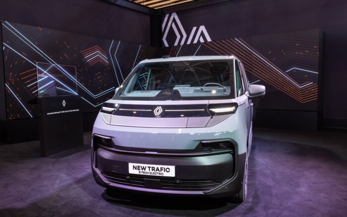 Farmert húzott a legújabb Renault furgon 12 | Vezess Farmert húzott a legújabb Renault furgon 12