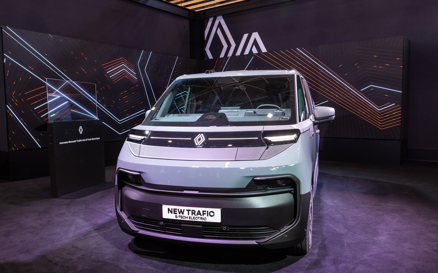 renault-solutrans-mardi-18nov-wlad-simitch-fisheye-manufacture-6 | Vezess | Vezess