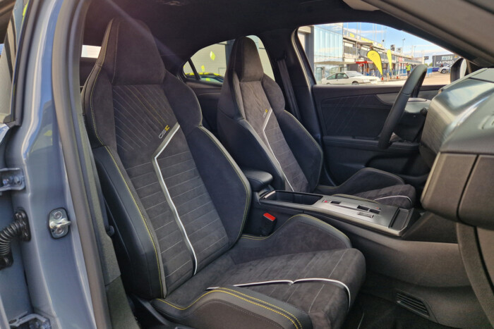 Villanyhajtással hoz élményautót az Opel 8