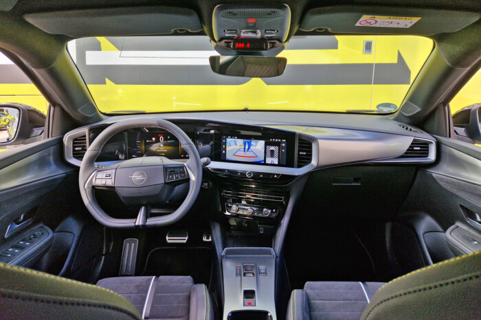 Villanyhajtással hoz élményautót az Opel 9