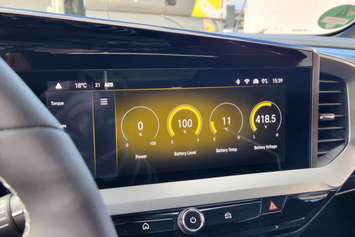 Villanyhajtással hoz élményautót az Opel 11