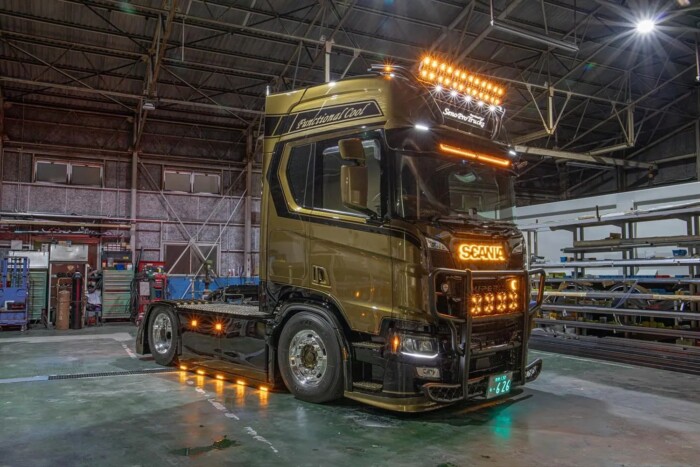 Sportautó ihlette ezt a nyerges vontatót