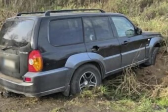 Jöttek a rokonok, és megverték a vétlen autóst Gyömrőnél