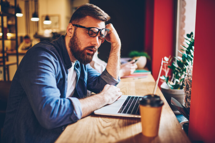 Pár óra alvással túlélni a napot – mutatjuk, mi segíthet (x)