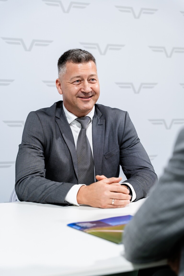 Visszatér a csuklósok királya, itt vannak az új Ikarus titkai 1 | Vezess Visszatér a csuklósok királya, itt vannak az új Ikarus titkai 1