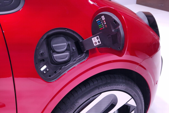 Olcsó, cuki autóval szerezne vevőket a Renault 15