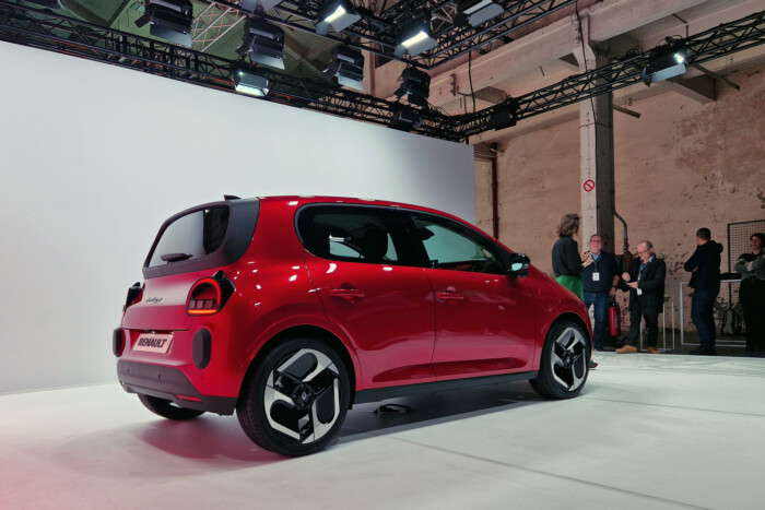 Olcsó, cuki autóval szerezne vevőket a Renault 1