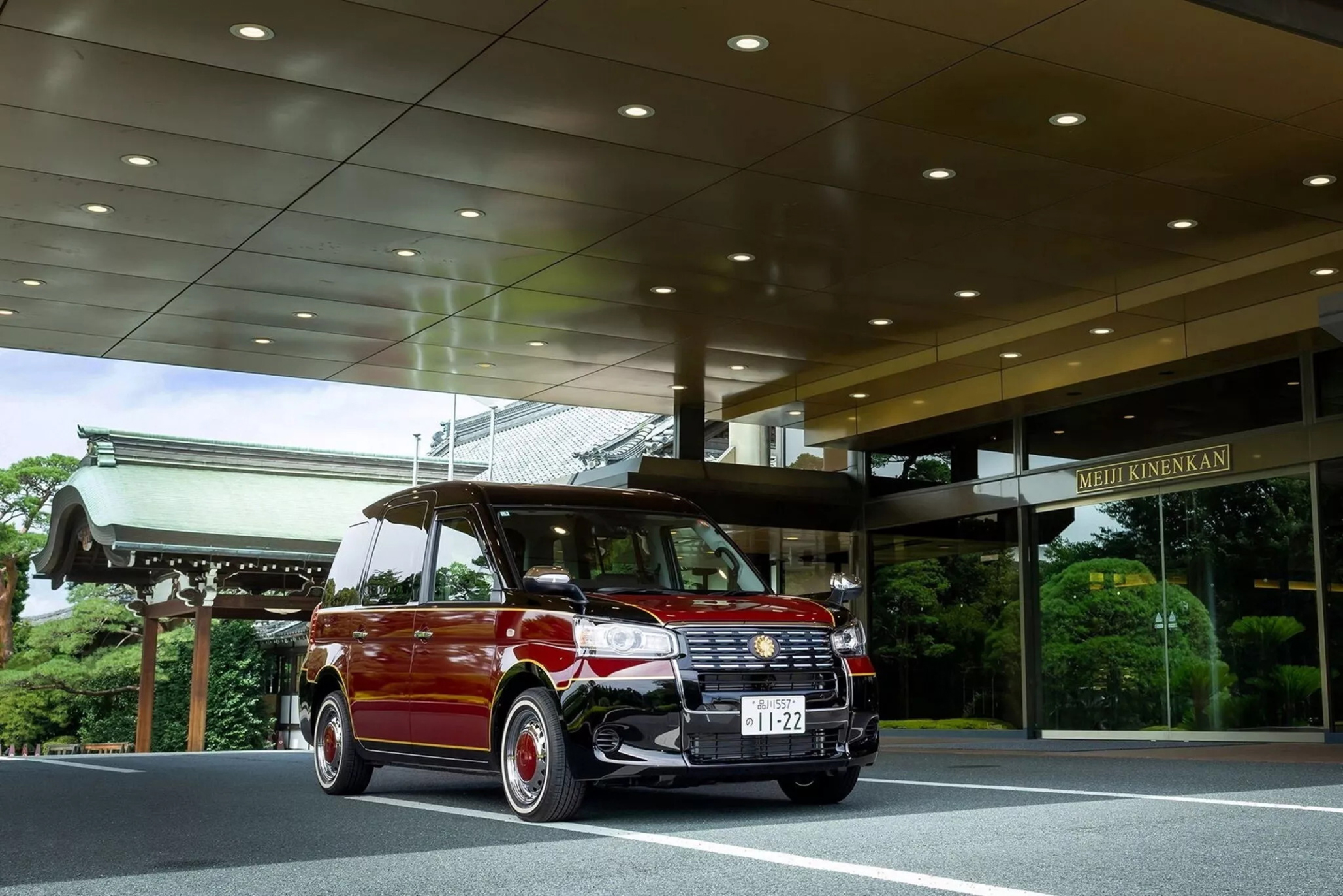 toyota-jpn-taxi-for-weddings_1 | Vezess | Vezess