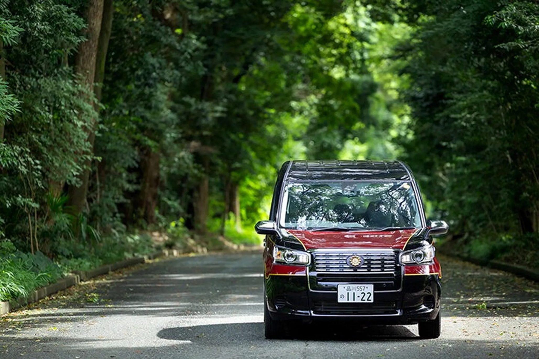 toyota-jpn-taxi-for-weddings_7 | Vezess | Vezess
