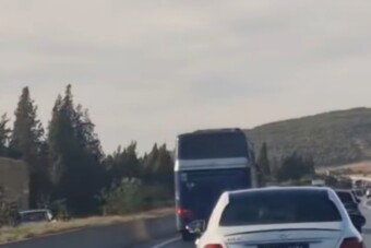 Mintha nem lenne holnap, úgy tépett 140-nel a busz, halálfélelmük volt az utasoknak