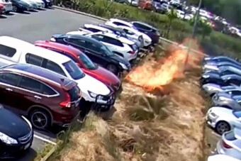 Így lehet egy ártatlan parkolásból pokoli tűzvész