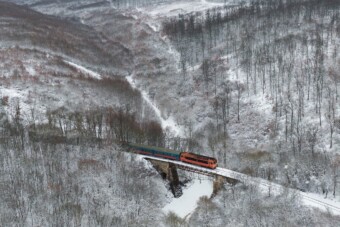 A MÁV úgy ugrott neki a hétvégi havazásnak, ahogy senki - Vajon elég lesz?