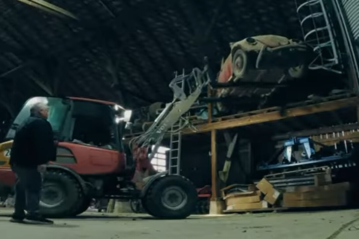 Ritka kincsre bukkantak egy elhagyatott raktárépületben