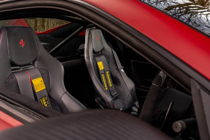 Óriási szárnnyal tér vissza a Ferrari egykori csúcsmodellje 10 | Vezess Óriási szárnnyal tér vissza a Ferrari egykori csúcsmodellje 10