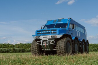 Itt az orosz gépszörny, aminek nemhogy aszfalt, de még talaj sem kell