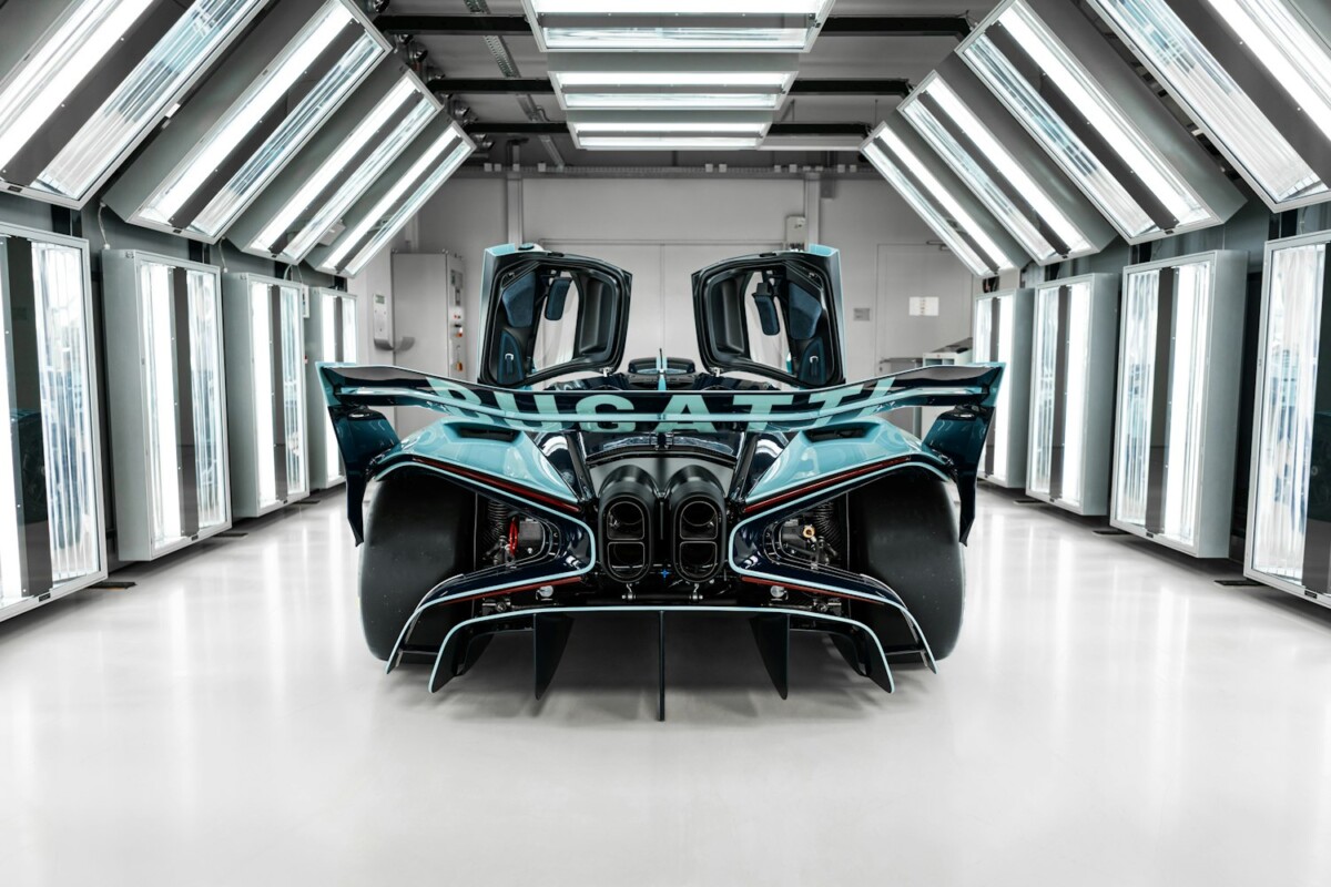 Káprázatos autóval zárja le a Bugatti a W16-os korszakot