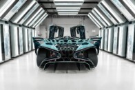 Legendás motor támad fel a milliárdosok kedvéért 1