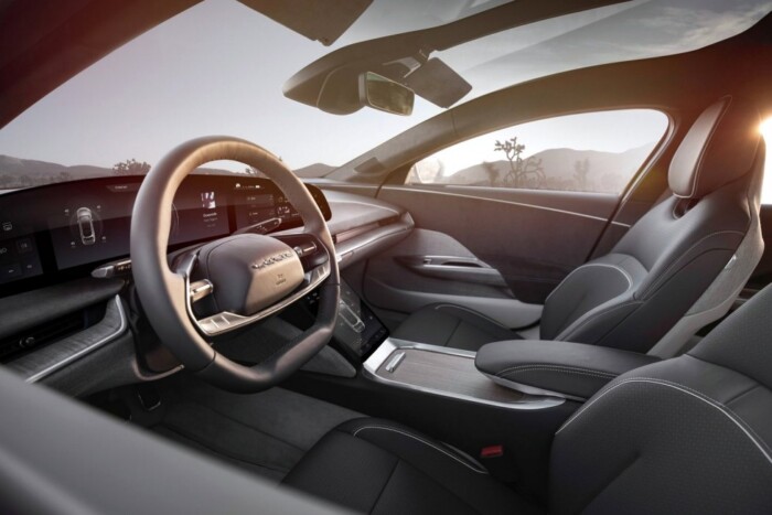 Csomagtartóban kiömlött vízből lett több milliós javítás 7