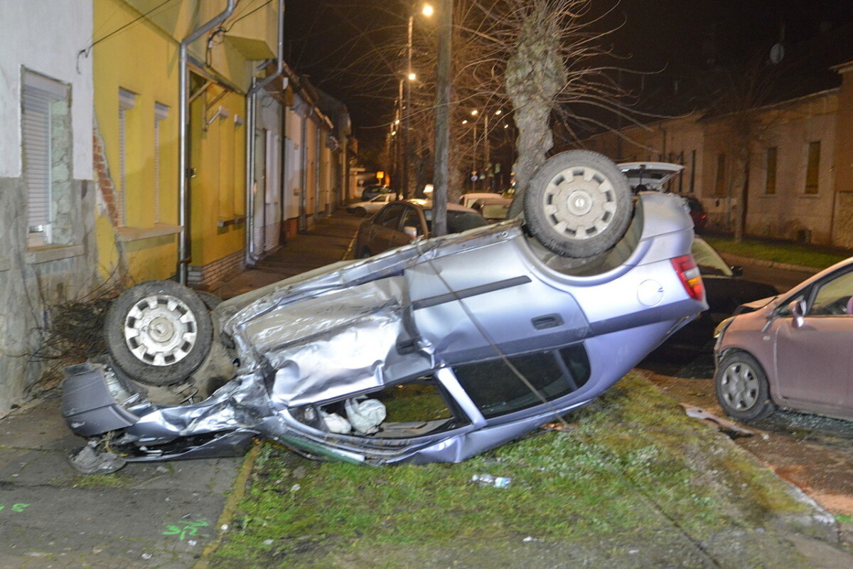 Három autót nullázott le a jeges úton egy fiatal sofőr