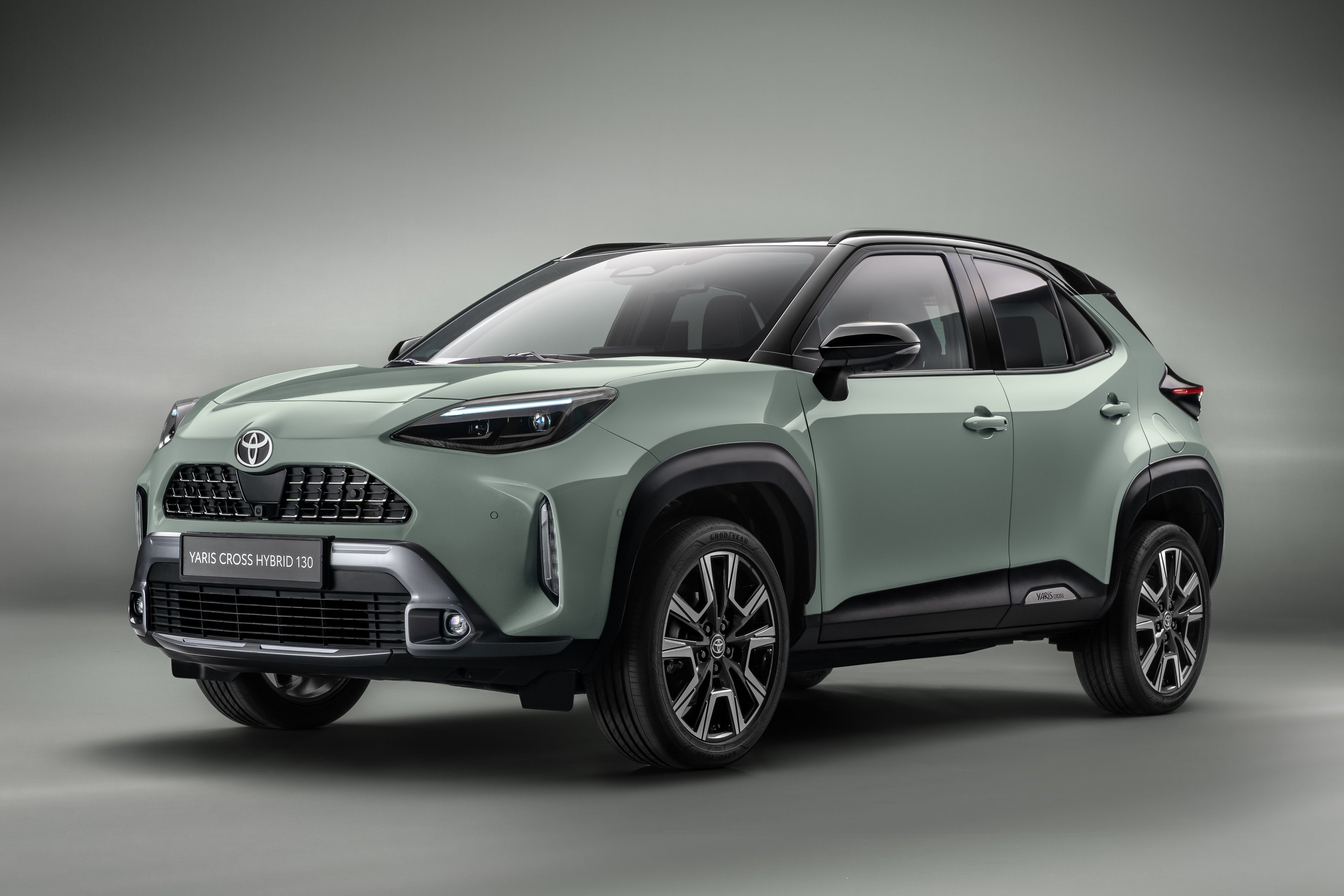 2023-yaris-cross-ext-001 | Vezess | Vezess