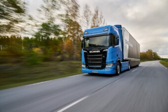 Kamera figyeli a sofőrt ebben a kamionban