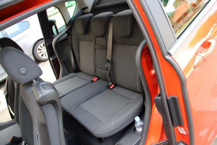 Magyar családok kedvenc használt autója lehetne ez a trükkös Ford 7 | Vezess Magyar családok kedvenc használt autója lehetne ez a trükkös Ford 7