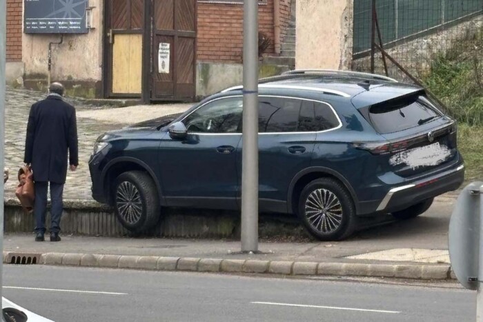 Ezen a miskolci parkoláson röhög az ország 1 | Vezess Ezen a miskolci parkoláson röhög az ország 1