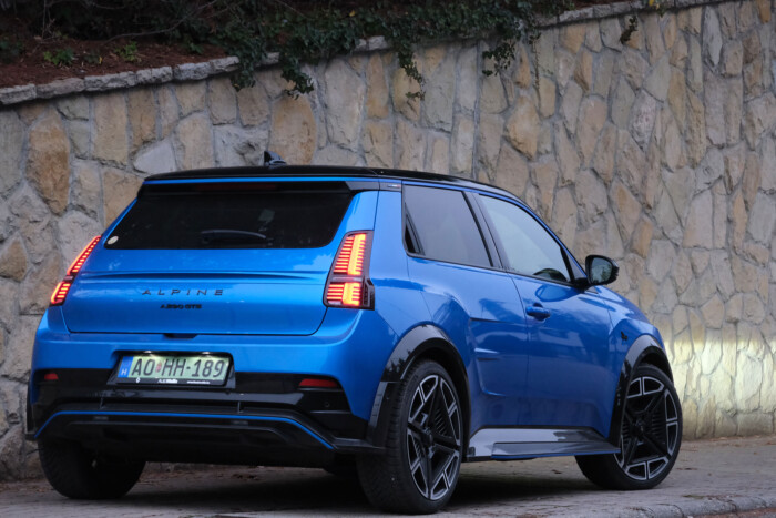 A magyar utak barátja ez a francia autó 19