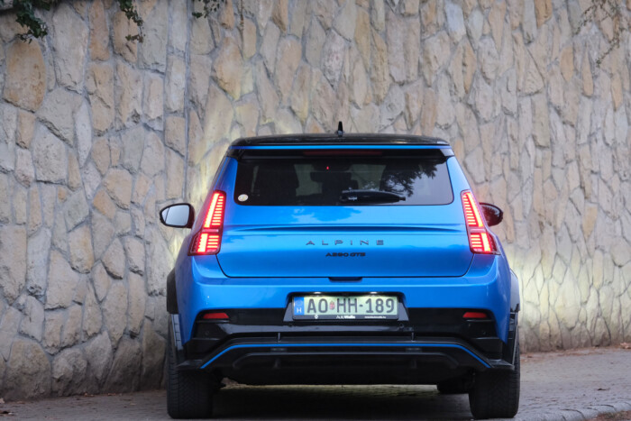 A magyar utak barátja ez a francia autó 17