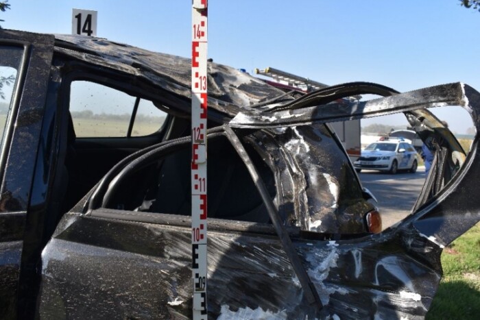 Tízmillió forintot utaltak a lányukat gyászoló szülőknek 1 | Vezess Tízmillió forintot utaltak a lányukat gyászoló szülőknek 1