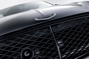 Itt a 900 lóerős luxus-benzinfaló, ami elől sikítva menekülhetünk