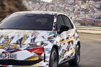 Már az utakon a VW új kisautója
