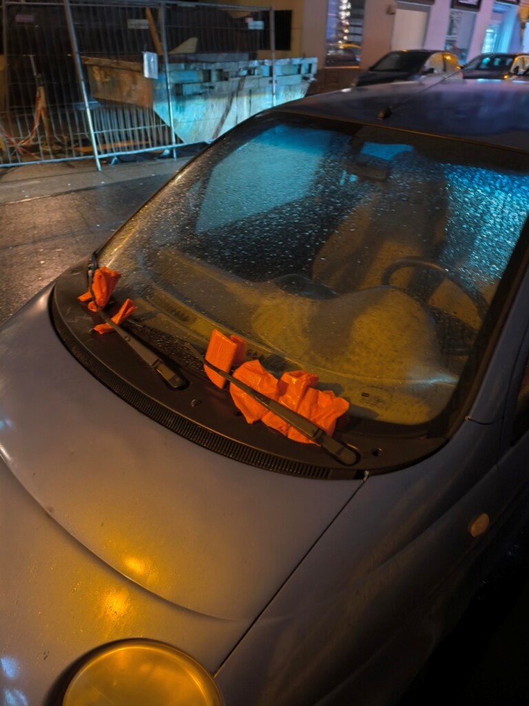 Mikuláscsomagokkal árasztottak el egy szegény matizost Budapesten 1 | Vezess Mikuláscsomagokkal árasztottak el egy szegény matizost Budapesten 1