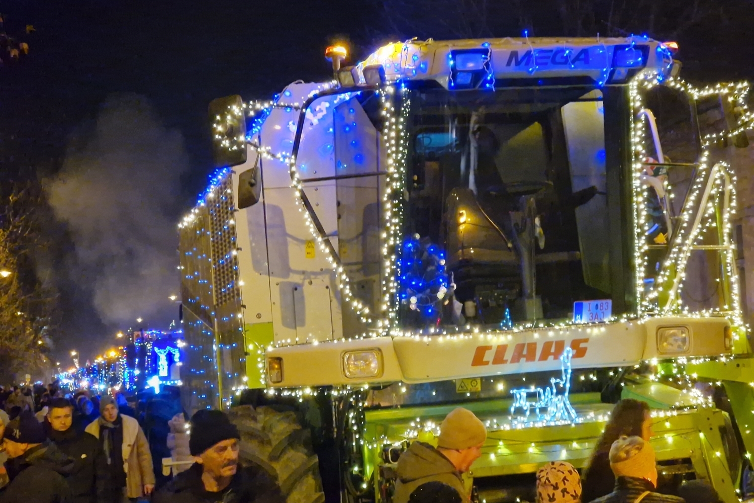 fenytraktor-felvonulas-nagykoros-2025-19 | Vezess | Vezess