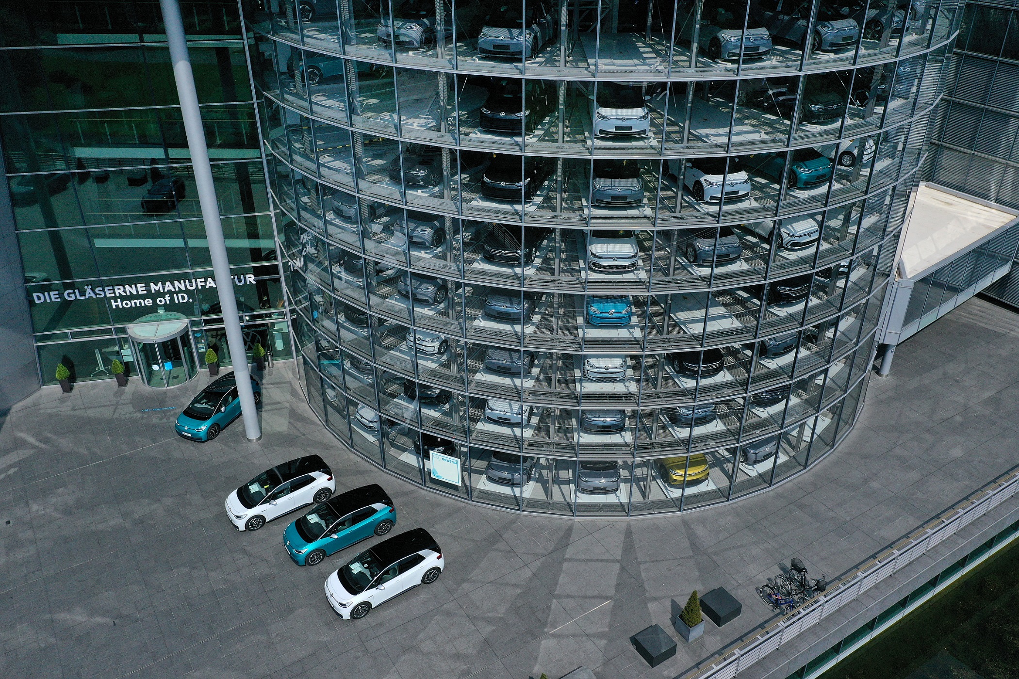 Volkswagen ID3 Electric Car Production In Dresden | Vezess | Vezess