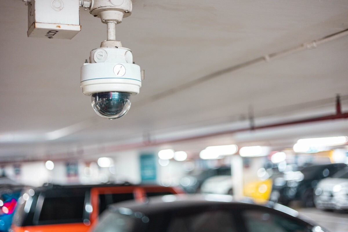 Csak az autóját akarta védeni, mégis rá csaptak le